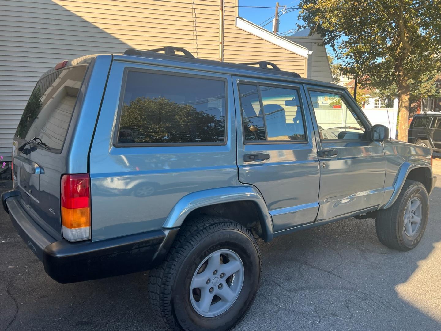 1999 Blue Jeep Cherokee (1J4FF68SXXL) with an 6 cyl. 4.0 engine, located at 1018 Brunswick Ave, Trenton, NJ, 08638, (609) 989-0900, 40.240086, -74.748085 - Photo#7